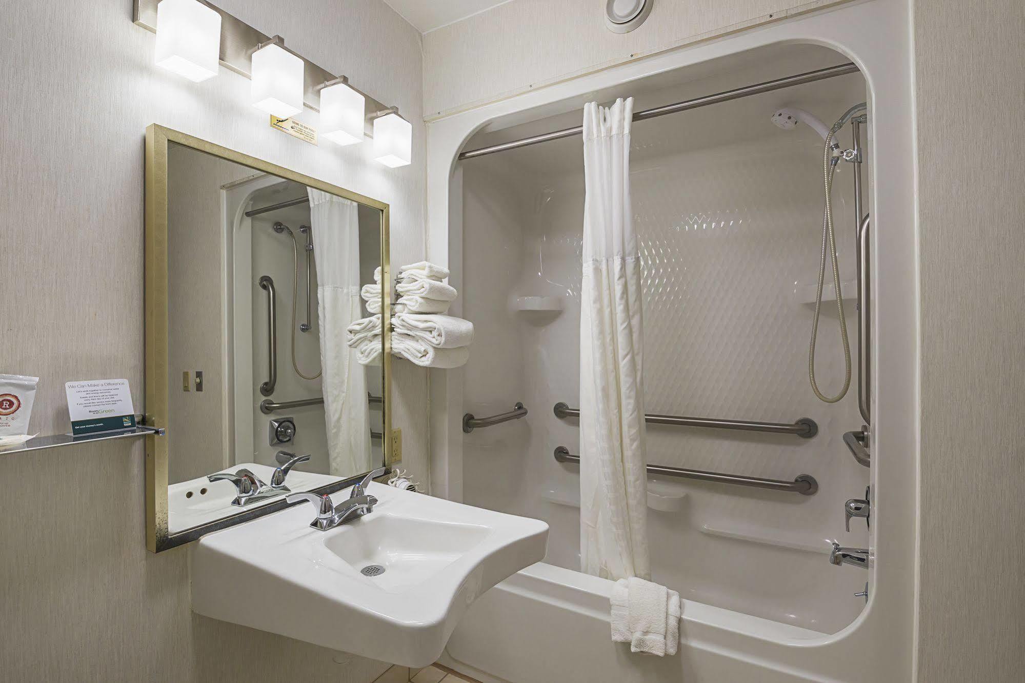 Quality Inn Waverly Ngoại thất bức ảnh