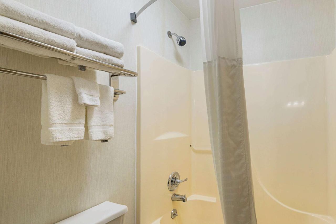 Quality Inn Waverly Ngoại thất bức ảnh